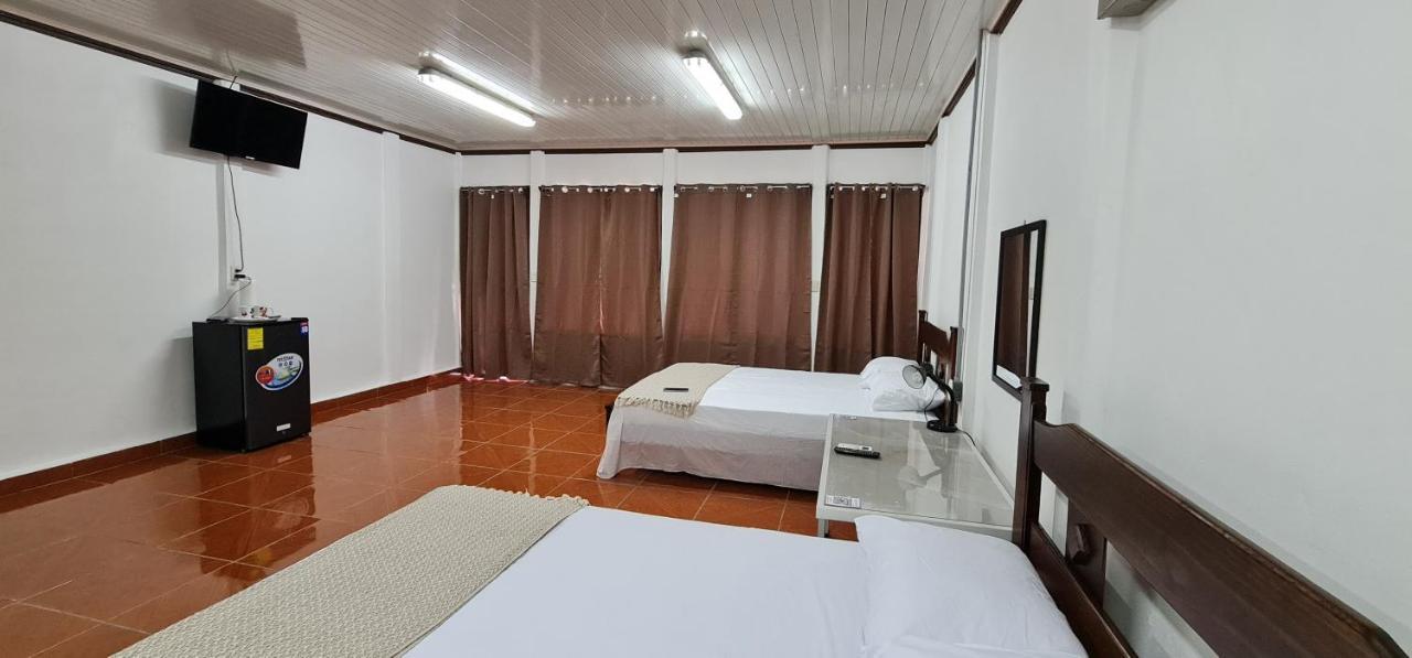 Sleep&Go! Cabina Cuadruple En Siquirres Centro - And Rafting Tour! Siqurres Da Alegria Exterior photo