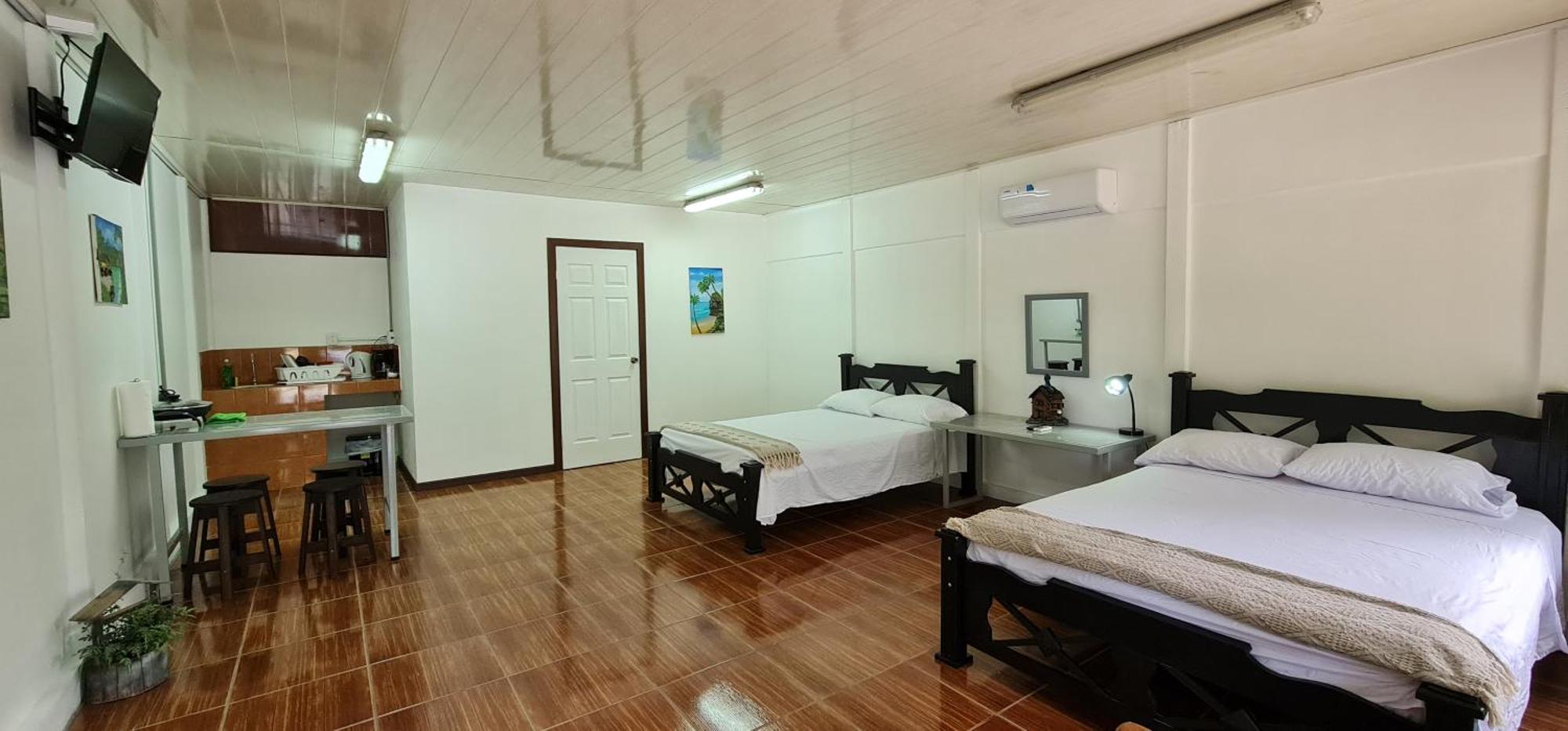 Sleep&Go! Cabina Cuadruple En Siquirres Centro - And Rafting Tour! Siqurres Da Alegria Exterior photo