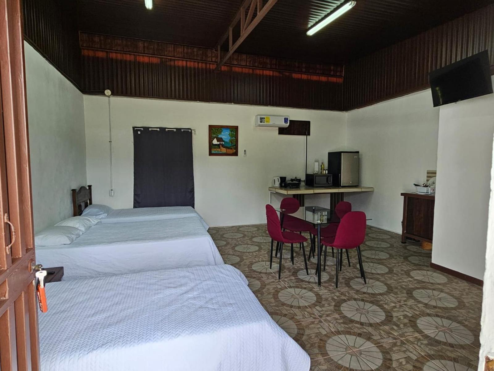 Sleep&Go! Cabina Cuadruple En Siquirres Centro - And Rafting Tour! Siqurres Da Alegria Exterior photo